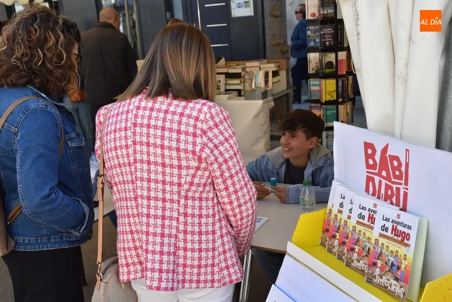 Foto 3 - Los m&aacute;s peque&ntilde;os descubren en la Feria del Libro el singular universo de Fernando Arrabal