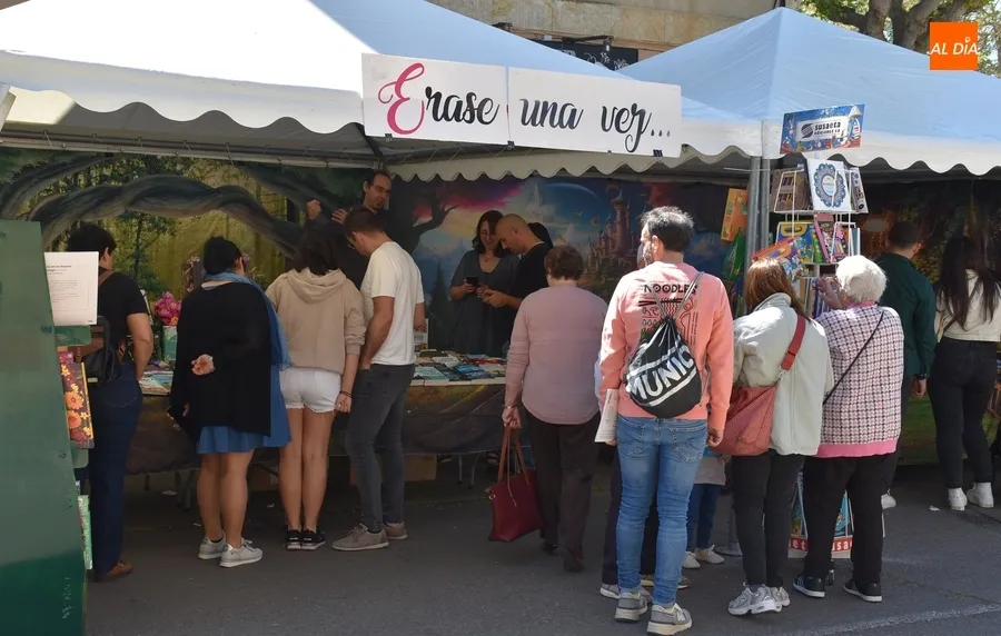 Foto 10 - Los m&aacute;s peque&ntilde;os descubren en la Feria del Libro el singular universo de Fernando Arrabal