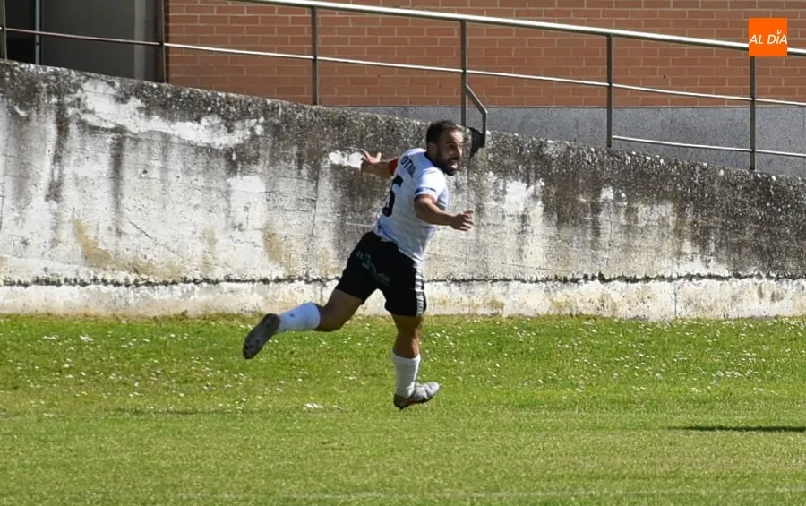 Foto 4 - El Ciudad Rodrigo perdona y el B&eacute;jar arranca un empate en el Francisco Mateos que pudo ser algo m&aacute;s