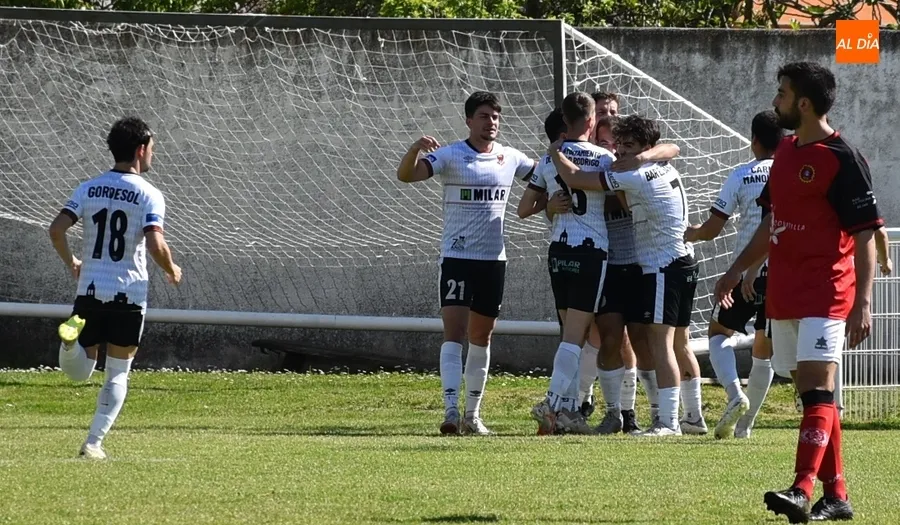 Foto 6 - El Ciudad Rodrigo perdona y el B&eacute;jar arranca un empate en el Francisco Mateos que pudo ser algo m&aacute;s