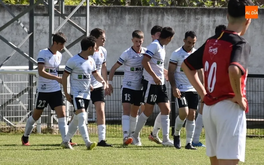 Foto 8 - El Ciudad Rodrigo perdona y el B&eacute;jar arranca un empate en el Francisco Mateos que pudo ser algo m&aacute;s
