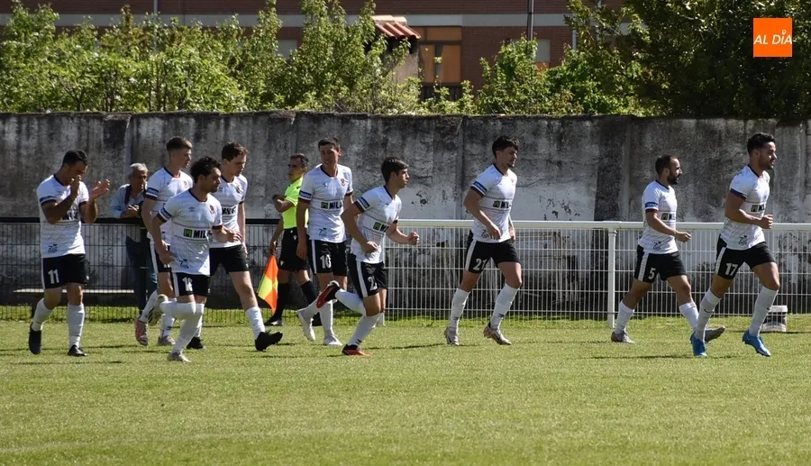 Foto 9 - El Ciudad Rodrigo perdona y el B&eacute;jar arranca un empate en el Francisco Mateos que pudo ser algo m&aacute;s