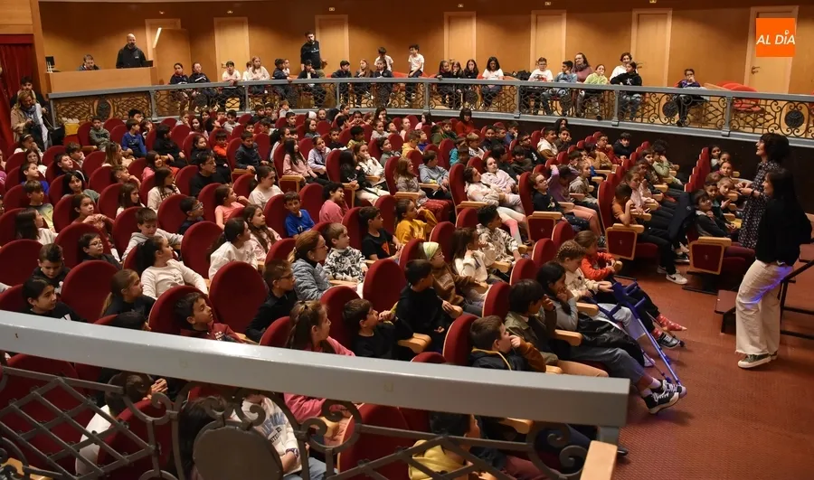 Foto 2 - Escolares de 3&ordm; y 4&ordm; de Primaria cierran la semana lectiva conociendo a la koala Bunji