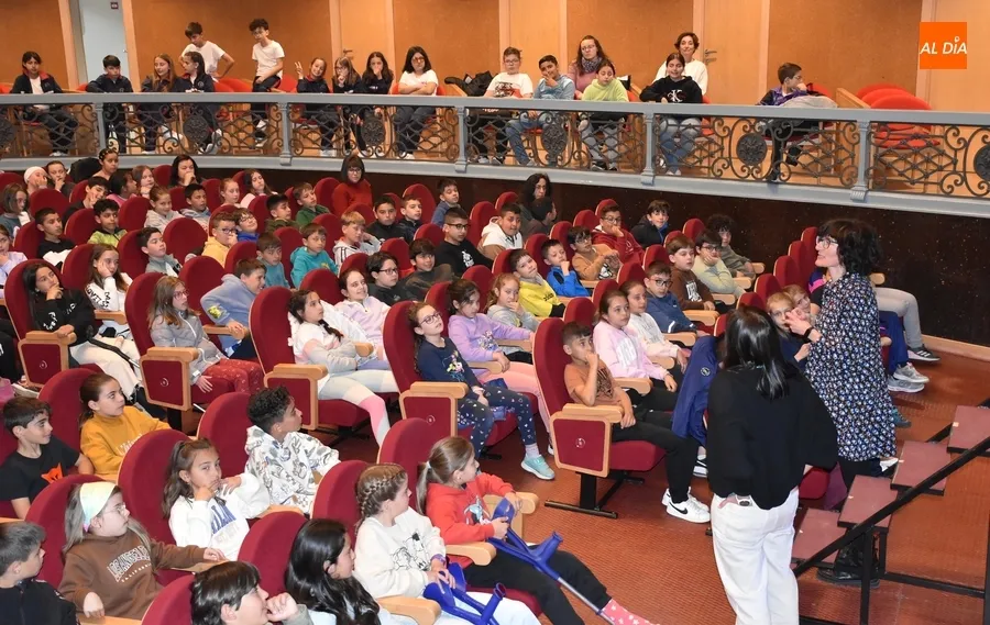 Foto 4 - Escolares de 3&ordm; y 4&ordm; de Primaria cierran la semana lectiva conociendo a la koala Bunji