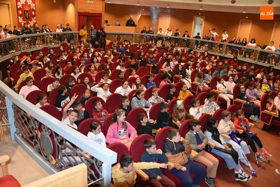 Foto 5 - Escolares de 3&ordm; y 4&ordm; de Primaria cierran la semana lectiva conociendo a la koala Bunji