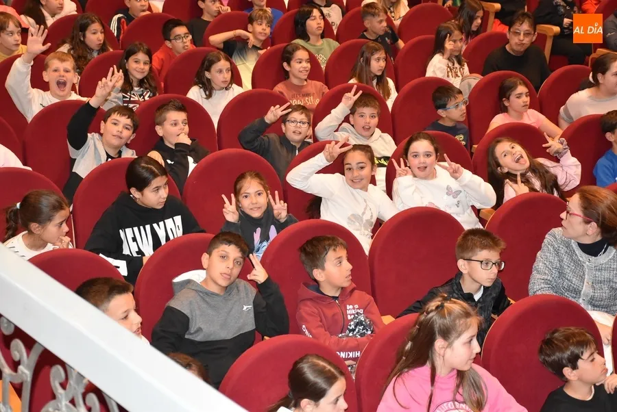 Foto 6 - Escolares de 3&ordm; y 4&ordm; de Primaria cierran la semana lectiva conociendo a la koala Bunji