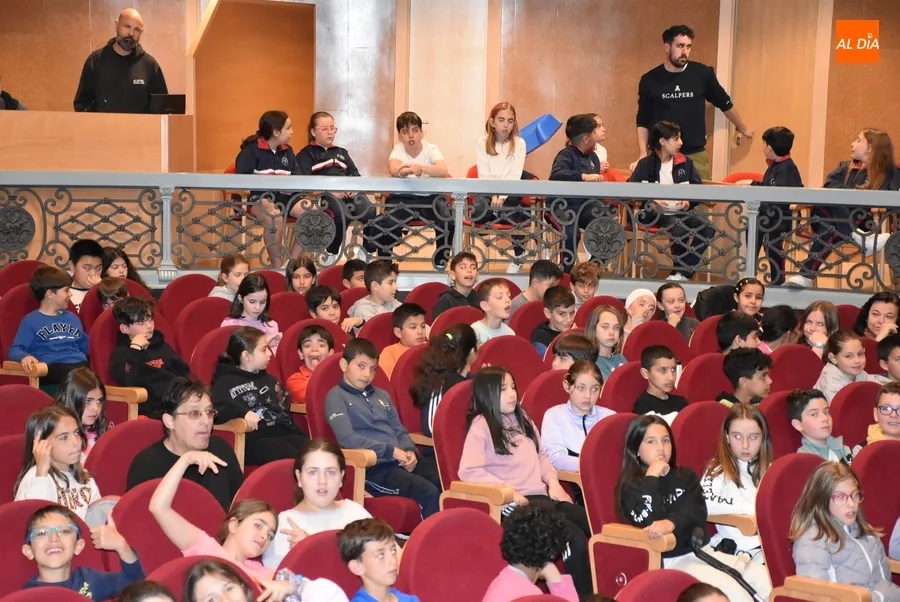 Foto 8 - Escolares de 3&ordm; y 4&ordm; de Primaria cierran la semana lectiva conociendo a la koala Bunji
