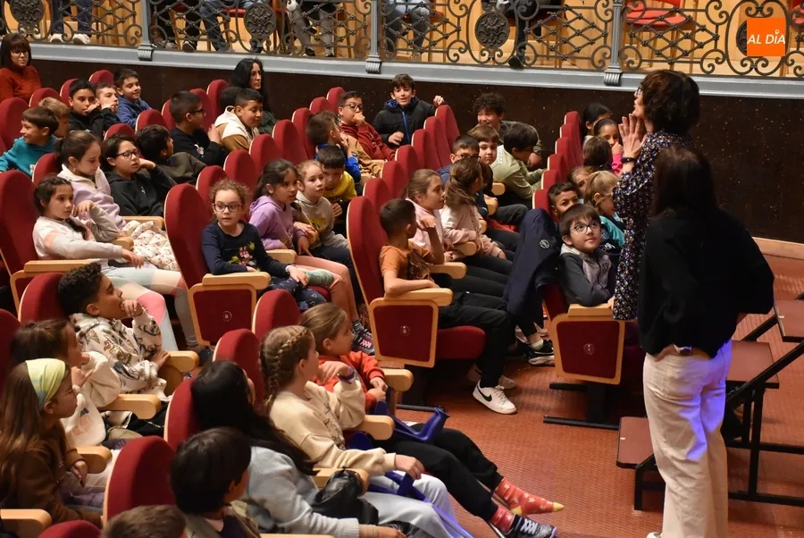 Foto 10 - Escolares de 3&ordm; y 4&ordm; de Primaria cierran la semana lectiva conociendo a la koala Bunji