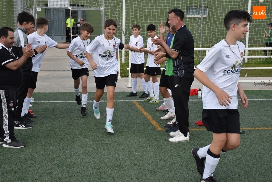 Foto 5 - El Infantil del Ciudad Rodrigo redondea un d&iacute;a de convivencia ganando al Munibar Pizarrales