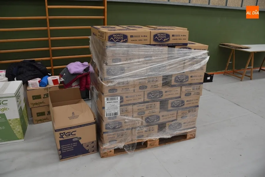 Foto 5 - Listas las 431 bolsas del corredor de la Media Marat&oacute;n dentro de una cascada de preparativos