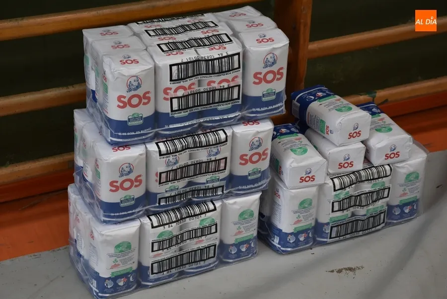 Foto 6 - Listas las 431 bolsas del corredor de la Media Marat&oacute;n dentro de una cascada de preparativos