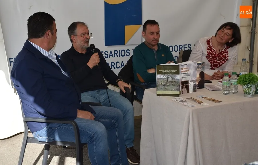 Foto 3 - Rematada la Feria del Libro con una &uacute;ltima tertulia y un viaje final a los mundos de Arrabal