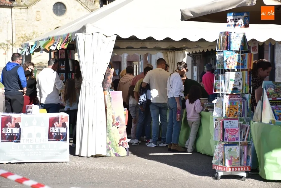 Foto 8 - Rematada la Feria del Libro con una &uacute;ltima tertulia y un viaje final a los mundos de Arrabal