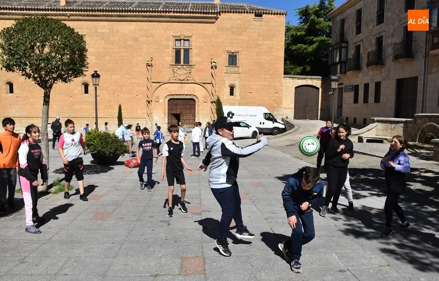 Foto 2 - San Francisco y Mir&oacute;briga disfrutan juntos del D&iacute;a de la Educaci&oacute;n F&iacute;sica en la Calle
