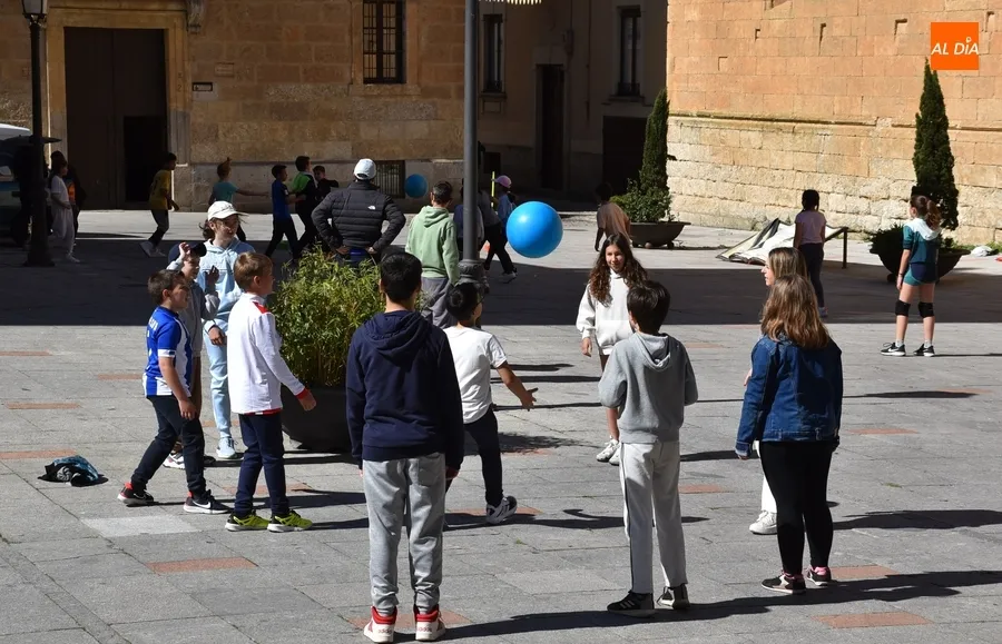 Foto 3 - San Francisco y Mir&oacute;briga disfrutan juntos del D&iacute;a de la Educaci&oacute;n F&iacute;sica en la Calle