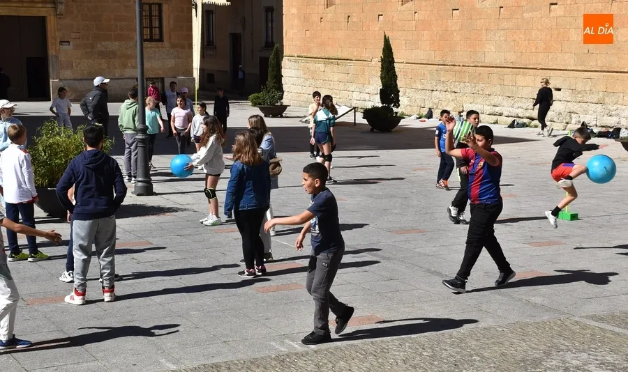 Foto 4 - San Francisco y Mir&oacute;briga disfrutan juntos del D&iacute;a de la Educaci&oacute;n F&iacute;sica en la Calle