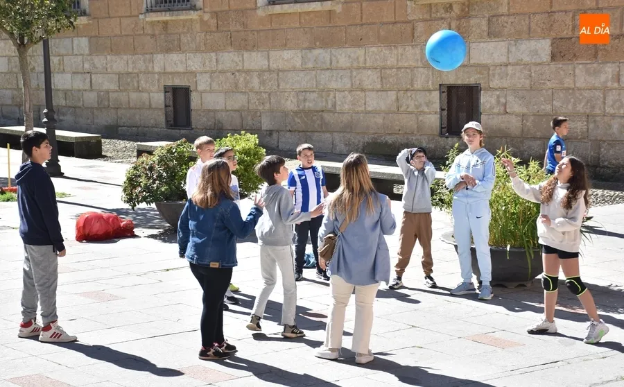 Foto 6 - San Francisco y Mir&oacute;briga disfrutan juntos del D&iacute;a de la Educaci&oacute;n F&iacute;sica en la Calle