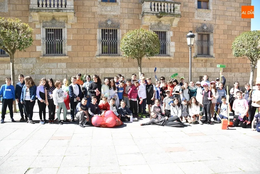 Foto 10 - San Francisco y Mir&oacute;briga disfrutan juntos del D&iacute;a de la Educaci&oacute;n F&iacute;sica en la Calle