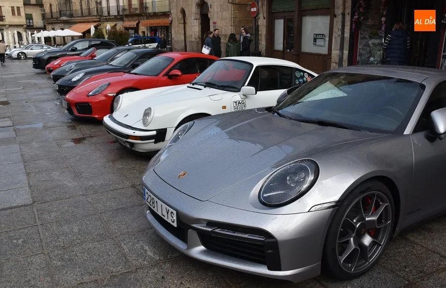 Foto 6 - Cerca de 40 veh&iacute;culos toman parte en el Encuentro de Porsche del que es epicentro Mir&oacute;briga