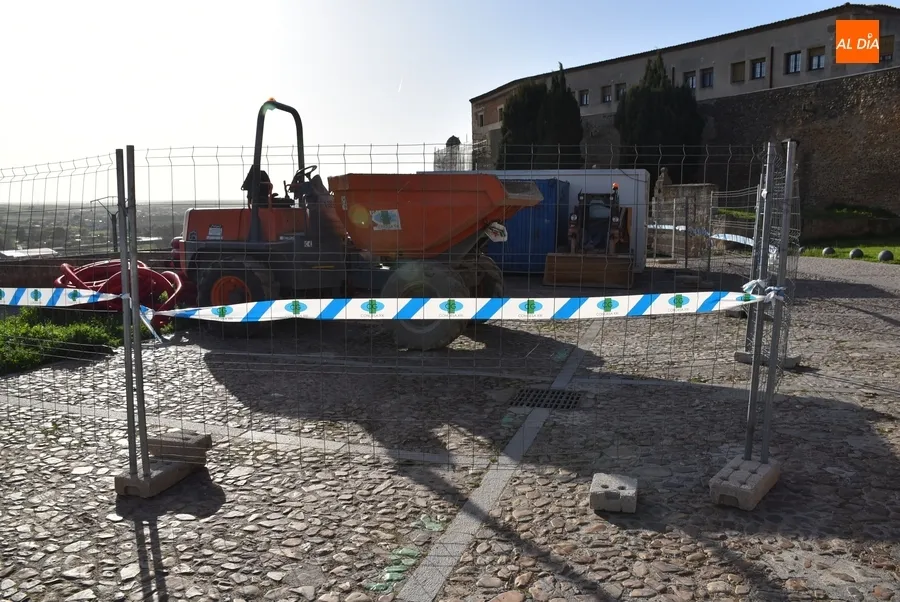 Foto 5 - El Consejo de Ministros aprueba 417.000&euro; adicionales para las obras de emergencia de la muralla