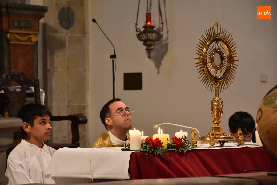 Foto 2 - Redondeada con una Vigilia las cl&aacute;sicas &lsquo;12 Horas de Oraci&oacute;n por las Vocaciones&rsquo;