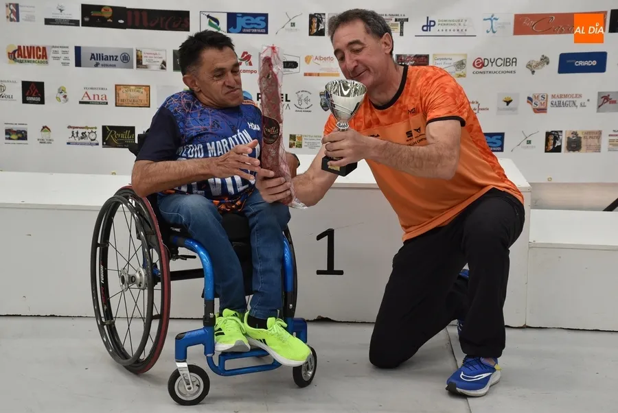 Foto 3 - Los subcampeones de 2023, Antonio Silva y Alessandra Santamar&iacute;a, ganan la Media Marat&oacute;n 2024