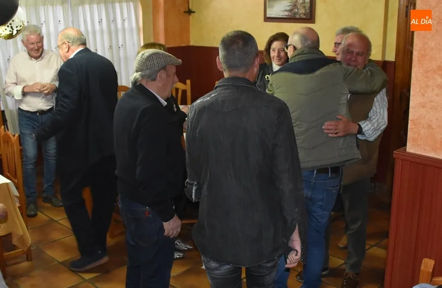 Foto 6 - Juan Luis Benito recibe un homenaje sorpresa por su jubilaci&oacute;n