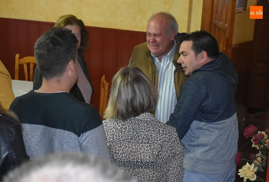 Foto 8 - Juan Luis Benito recibe un homenaje sorpresa por su jubilaci&oacute;n