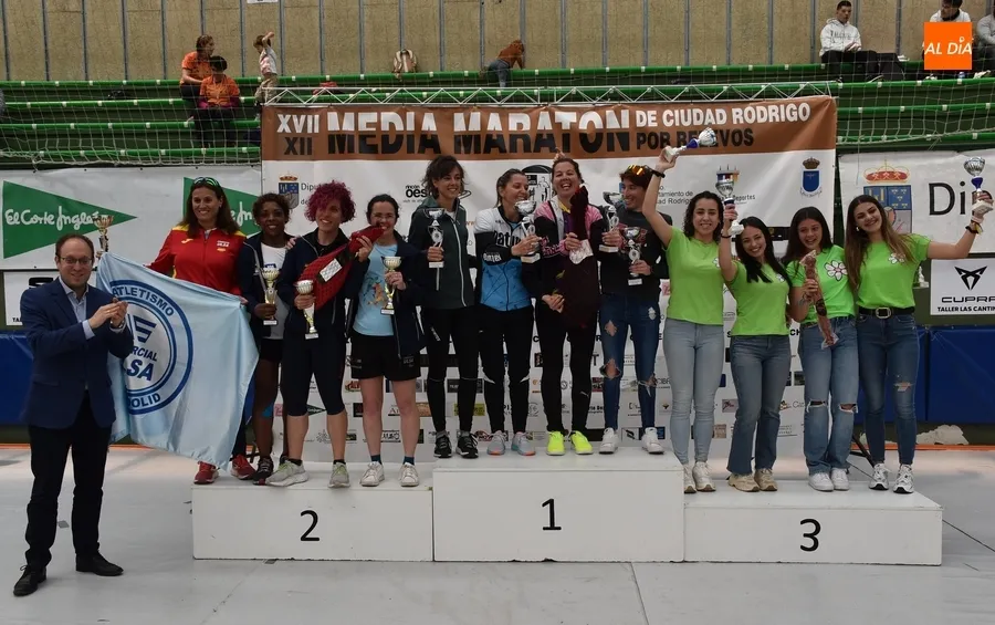 Foto 8 - Los subcampeones de 2023, Antonio Silva y Alessandra Santamar&iacute;a, ganan la Media Marat&oacute;n 2024