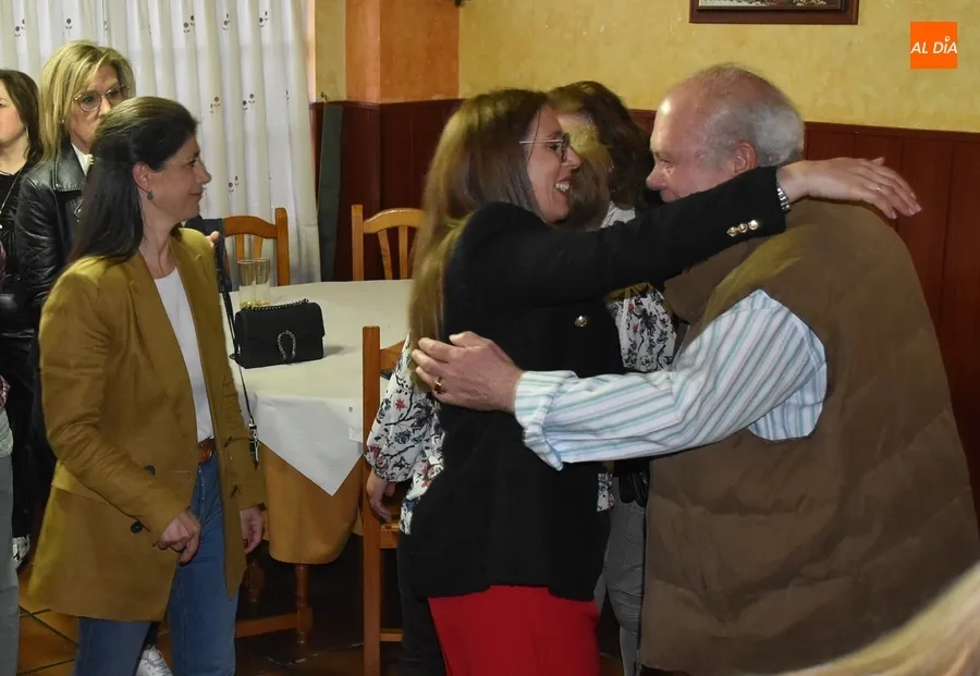 Foto 9 - Juan Luis Benito recibe un homenaje sorpresa por su jubilaci&oacute;n