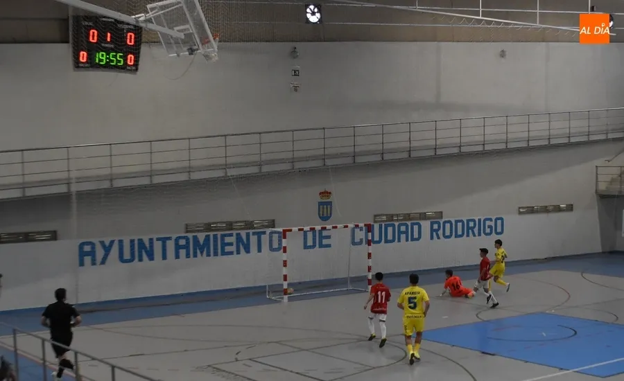 Foto 7 - El III Juvenil obtiene premio tras remar a contracorriente ante el Carballi&ntilde;o gallego