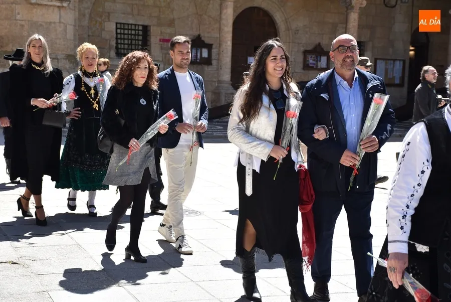 Foto 10 - El Bot&oacute;n Charro recuerda a D&aacute;maso Ledesma entre las preguntas de unos cuantos turistas