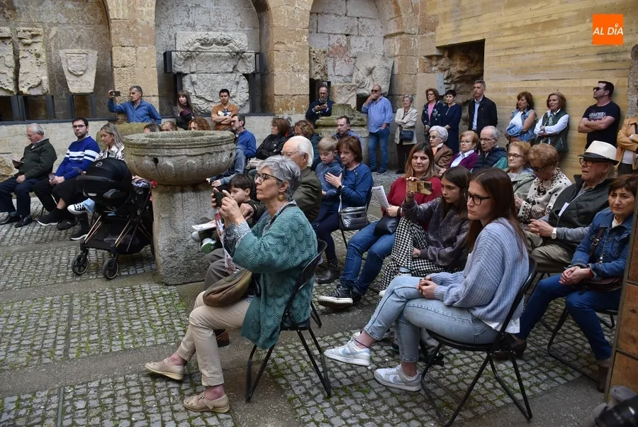 Foto 8 - La Feria del Libro escribe su 1&ordm; cap&iacute;tulo con el Convento de San Francisco como novedoso escenario