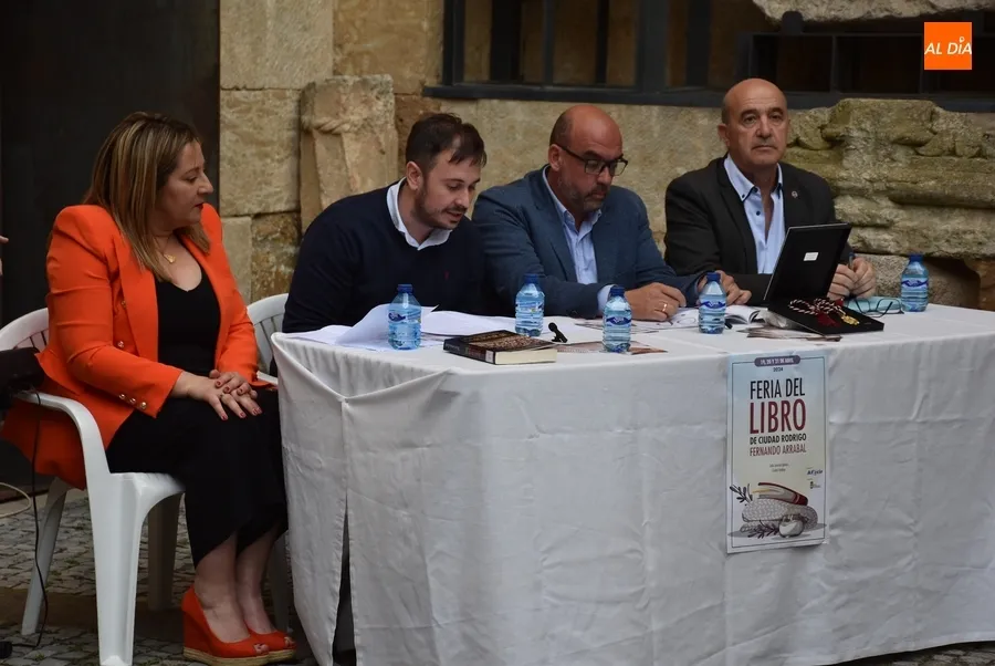Foto 9 - La Feria del Libro escribe su 1&ordm; cap&iacute;tulo con el Convento de San Francisco como novedoso escenario