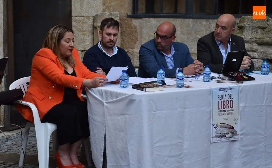 Foto 10 - La Feria del Libro escribe su 1&ordm; cap&iacute;tulo con el Convento de San Francisco como novedoso escenario
