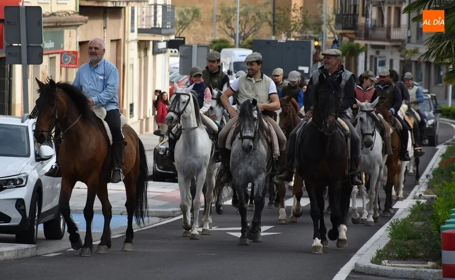Foto 3 - Inician su cabalgada los 26 jinetes participantes en la Ruta Ecuestre de las Fortificaciones