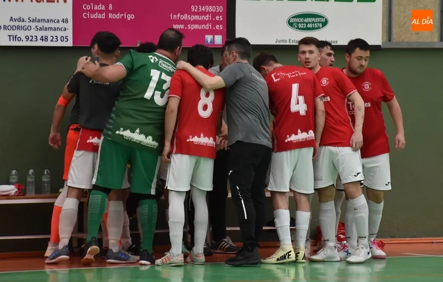 Foto 2 - El III Senior logra su 5&ordf; victoria en los &uacute;ltimos 6 partidos sufriendo un poco en los segundos finales