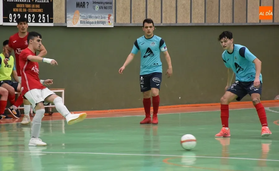 Foto 6 - El III Senior logra su 5&ordf; victoria en los &uacute;ltimos 6 partidos sufriendo un poco en los segundos finales