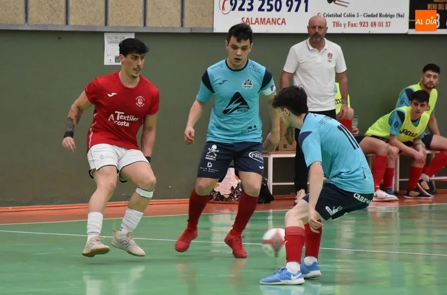 Foto 7 - El III Senior logra su 5&ordf; victoria en los &uacute;ltimos 6 partidos sufriendo un poco en los segundos finales