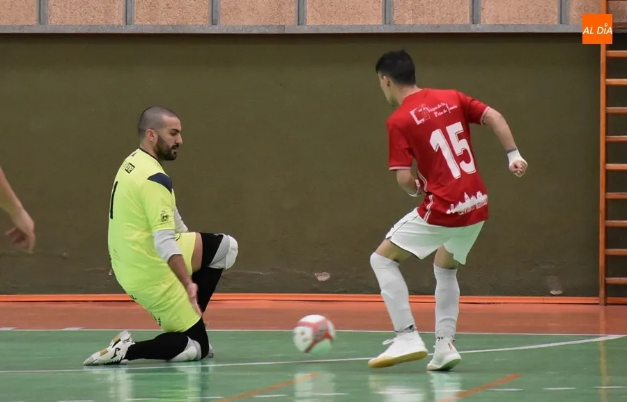 Foto 8 - El III Senior logra su 5&ordf; victoria en los &uacute;ltimos 6 partidos sufriendo un poco en los segundos finales