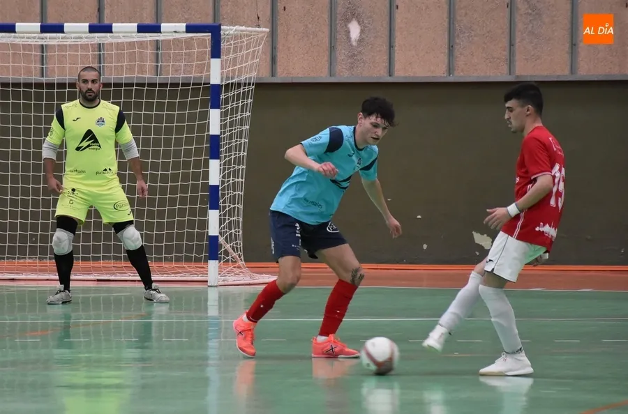 Foto 10 - El III Senior logra su 5&ordf; victoria en los &uacute;ltimos 6 partidos sufriendo un poco en los segundos finales