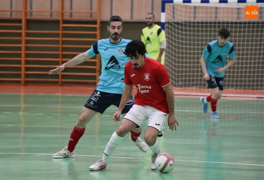 Foto 11 - El III Senior logra su 5&ordf; victoria en los &uacute;ltimos 6 partidos sufriendo un poco en los segundos finales