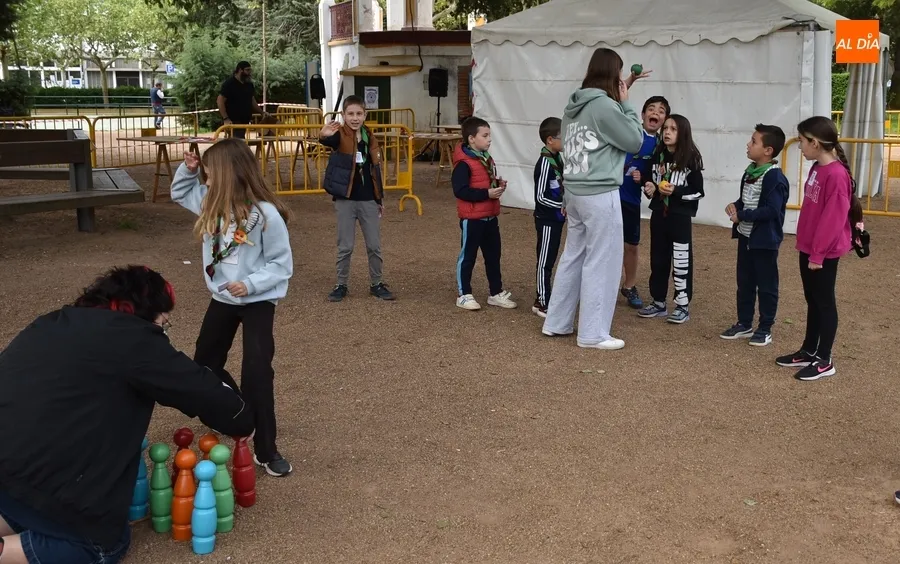 Foto 2 - Entretenida ma&ntilde;ana de juegos con el Grupo Scout Kennedy y su Feria del Chirimichi
