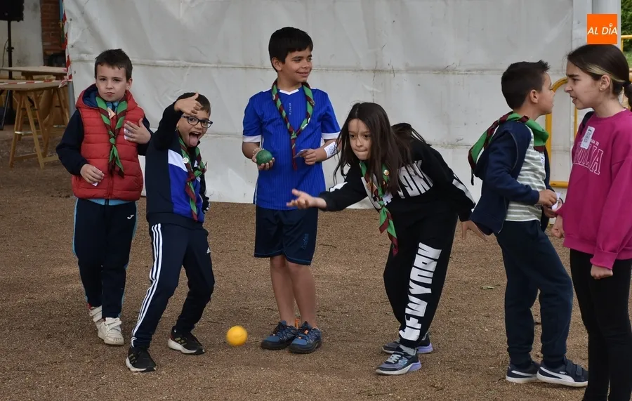 Foto 3 - Entretenida ma&ntilde;ana de juegos con el Grupo Scout Kennedy y su Feria del Chirimichi