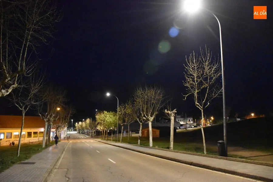Foto 5 - Las c&eacute;ntricas avenidas de Sefarad y Yurramendi cambian de iluminaci&oacute;n