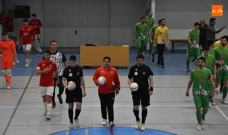 Foto 2 - El III Senior se lleva un rocoso partido ante Cu&eacute;llar con una contundente 2&ordf; parte