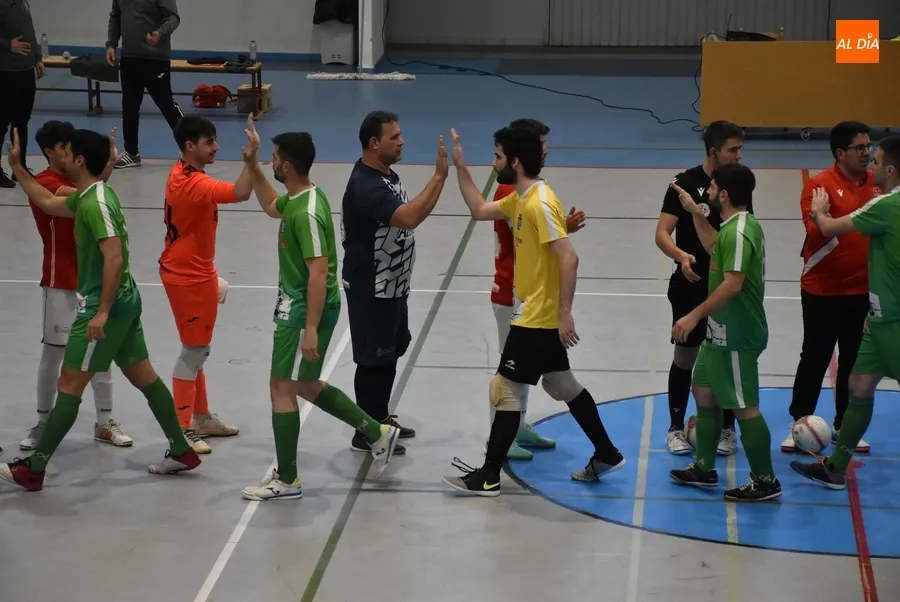 Foto 5 - El III Senior se lleva un rocoso partido ante Cu&eacute;llar con una contundente 2&ordf; parte