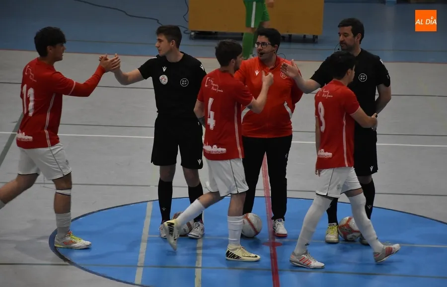 Foto 6 - El III Senior se lleva un rocoso partido ante Cu&eacute;llar con una contundente 2&ordf; parte