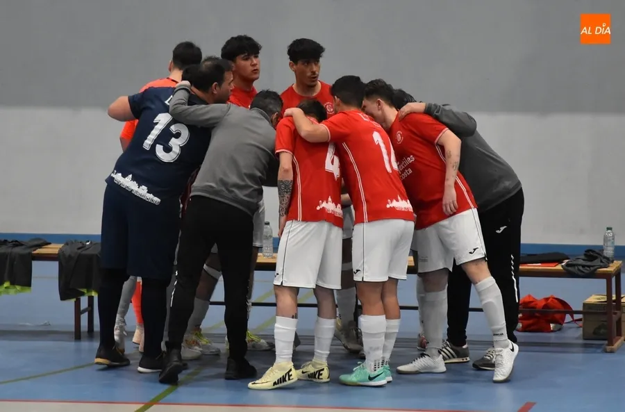 Foto 8 - El III Senior se lleva un rocoso partido ante Cu&eacute;llar con una contundente 2&ordf; parte