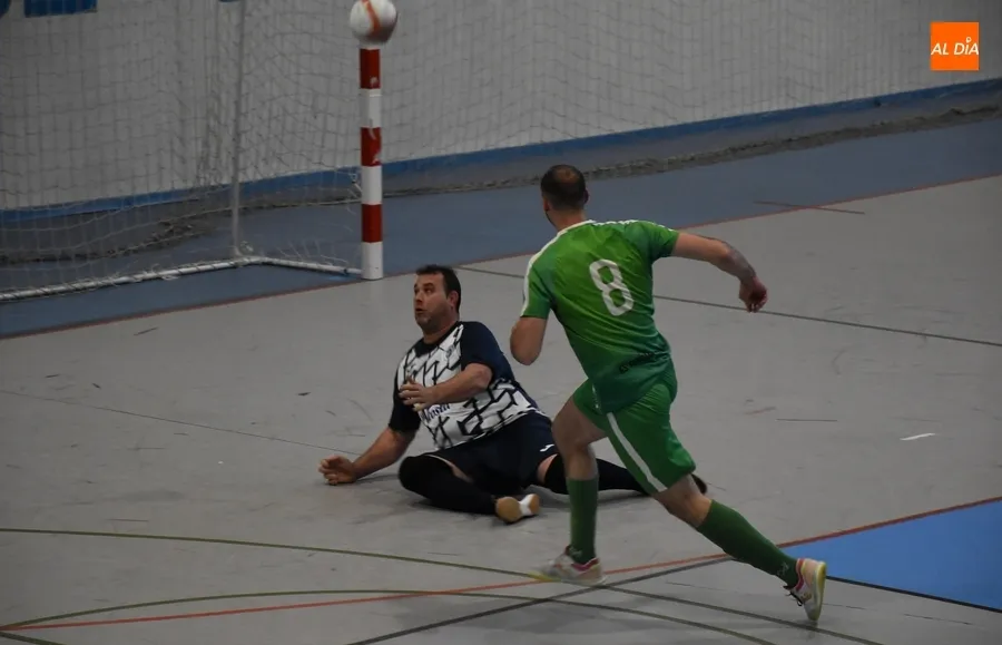 Foto 11 - El III Senior se lleva un rocoso partido ante Cu&eacute;llar con una contundente 2&ordf; parte
